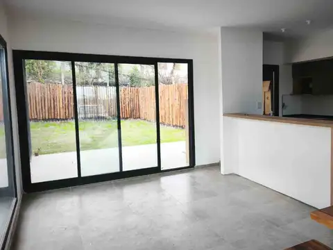 Depto Tipo Casa en Venta con 2 cocheras