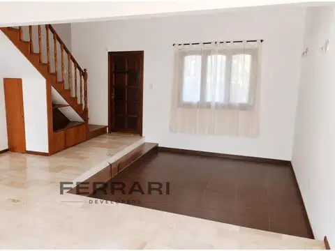 Casa 4 ambientes con 2 baños