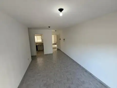 Excelente depto. 2 ambientes con balcón