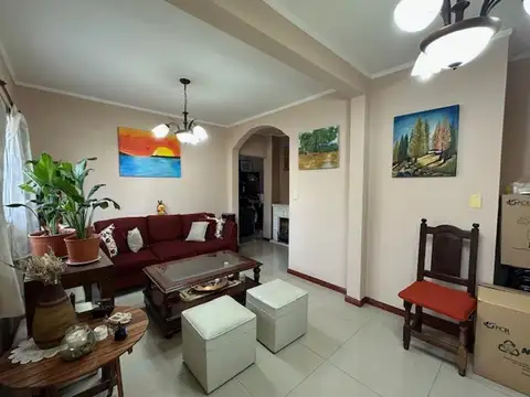 Casa 5 ambientes con 3 baños