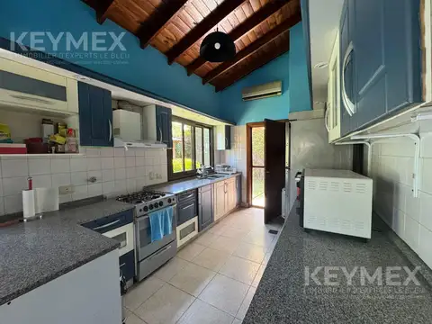 Casa en Alquiler con 3 cocheras