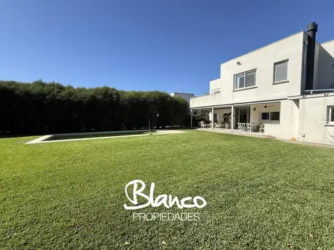 Casa en Venta en Haras Santa María, USD 370.000