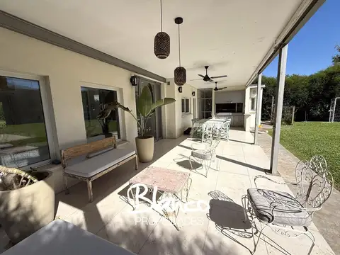 Casa 4 ambientes con 3 baños
