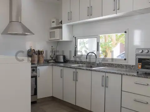 Venta Casa , Barrio cerrado con Portón