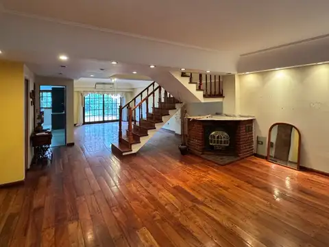 Casa 5 ambientes con 2 baños