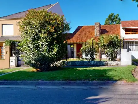 CASA 4 AMBIENTES EN VENTA – PUNTA MOGOTES