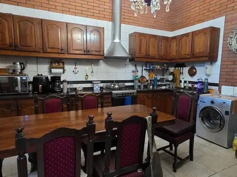 Depto Tipo Casa 8 ambientes con 2 baños