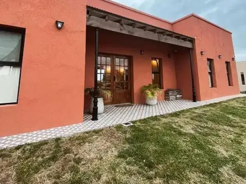 Casa en venta - 5 Dormitorios 4 Baños - 1.000Mts2 - San Clemente del Tuyú