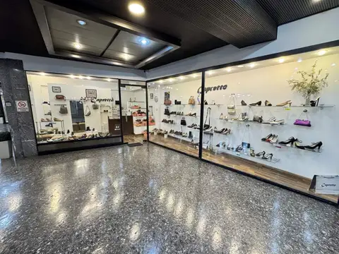 Av. RIVADAVIA al 6800, FLORES. Venta Local Comercial Galería San José de Flores