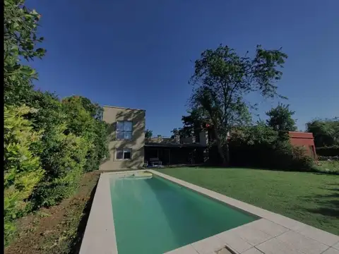 casa en alquiler anual barrio Santa Guadalupe Pilar del Este