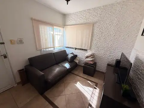 Casa 6 ambientes con 2 baños