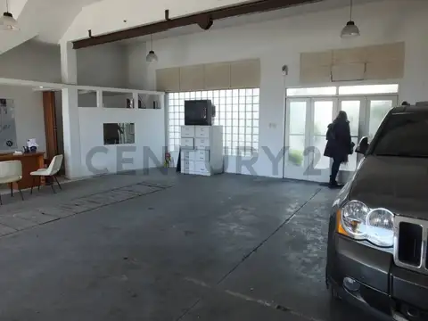 Casa en Alquiler con 5 cocheras