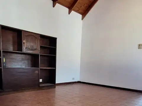 Casa en Alquiler con 1 cochera
