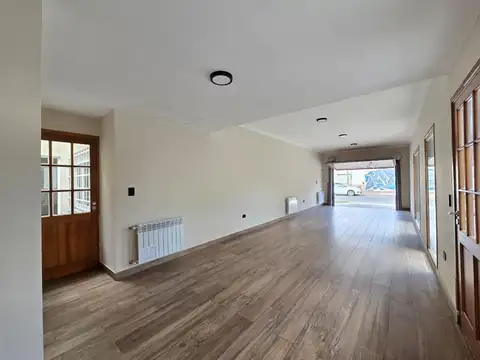 Casa 4 ambientes con 2 baños
