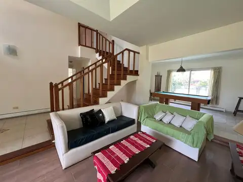 Casa 5 ambientes con 3 baños