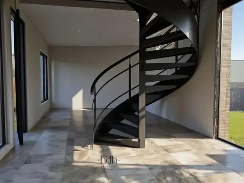 Casa 7 ambientes con 2 baños