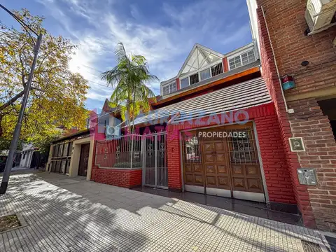 ESPECTACULAR CASA 5 AMBIENTES CON GARAGE, PISCINA, QUINCHO Y PLAYROOM EN VILLA URQUIZA