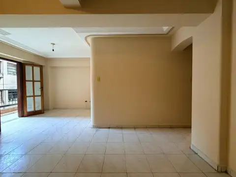 Avenida Salta y Santa Fe 700