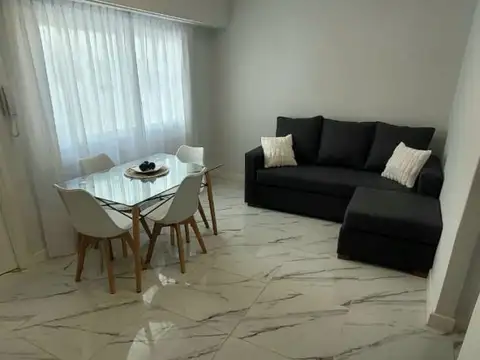 Departamento 2 ambientes con dependencia Zona Centro. Corrientes 1900