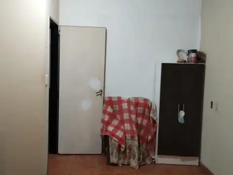 BILLINGHURST: CASA 1 DORMITORIO CON POSIBILIDAD DE 2DO,