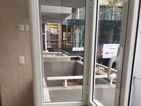 Excelente 2 ambientes externos con calefacción por radiadores.