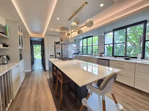 Casa en Alquiler Temporal con 2 cocheras