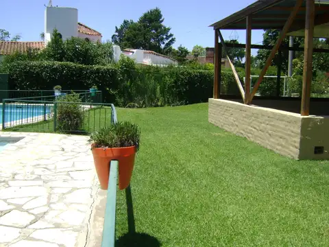 Casa 6 ambientes con 4 baños