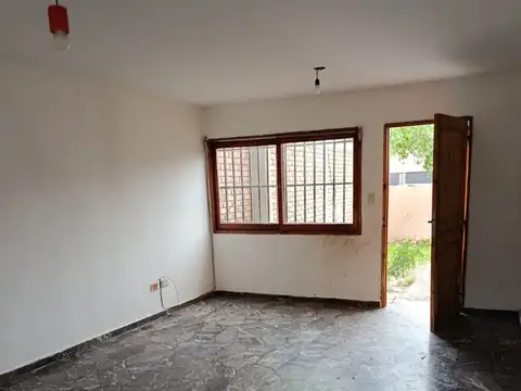 Casa en Alquiler en Luzuriaga, $ 750.000