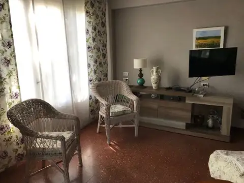 CASA 3 DORM. - LOTE 431 m2. - TODOS LOS SERVICIOS  - LOBOS