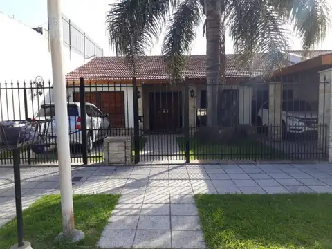 Casa - Venta - Argentina, La Matanza - VALENTIN CARDOSO 1500