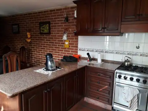 Casa en Venta con 3 cocheras