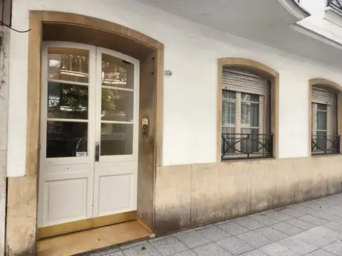 Venta Departamento 36 m² Hecho a Nuevo Edificio Antiguo 2do. Piso por Escalera