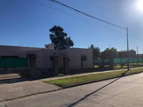 Casa en Venta en Don Torcuato, USD 240.000