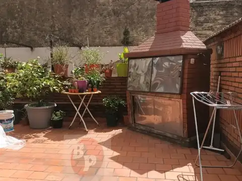 HERMOSO DEPTO 3 AMB. C/GRAN PATIO AL AIRE LIBRE CON PARRILLA