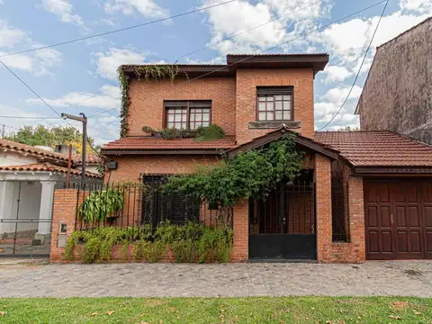VENTA CASA 5 AMB TEMPERLEY CON PATIO DOS COCHERAS