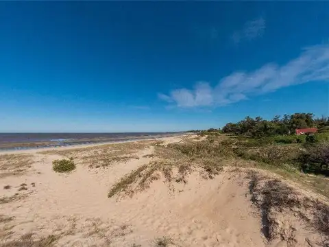 888m² con frente a la costa de Playa Pascual