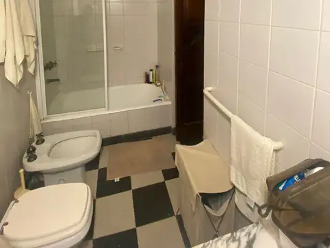 Casa en Alquiler con 2 cocheras