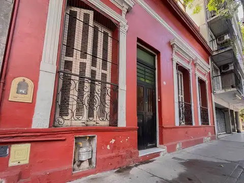 CASA EN VENTA ALMAGRO - EX HOTEL - LOTE DE 143 M2