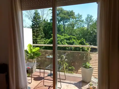 DEPARTAMENTO DE DOS AMBIENTES CON COCHERA CUBIERTA