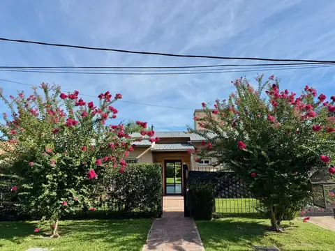 Venta Casa 4 ambientes en Barrio Pellegrini 3