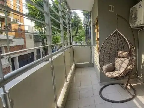 Moderno Ph con balcón y patio!