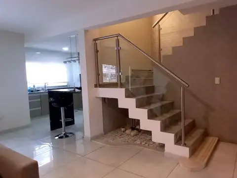 Depto Tipo Casa 4 ambientes con 2 baños