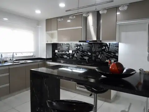 Depto Tipo Casa en Alquiler de 4 ambientes