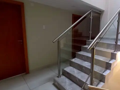 Moderno Ph con balcón y patio!