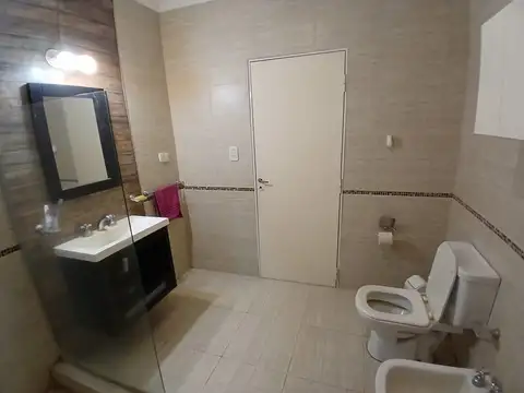 CASA DE UN DORMITORIO EN EXCELENTE ESTADO. ACEPTA PERMUTA.