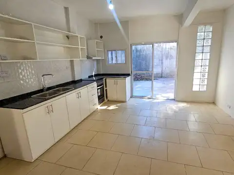 Casa  4 ambientes en venta en Virreyes