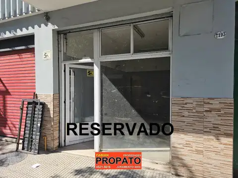 Local de 20m2 totales en excelente ubicacion!! Ambiente de 3.30 de ancho x 5.20 de largo!!!
