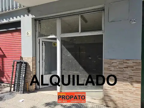 Local de 20m2 totales en excelente ubicacion!! Ambiente de 3.30 de ancho x 5.20 de largo!!!