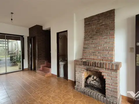 Casa 3 amb tipo duplex en venta, c/ patio y terraza.   B. Parque  -  V. Martelli