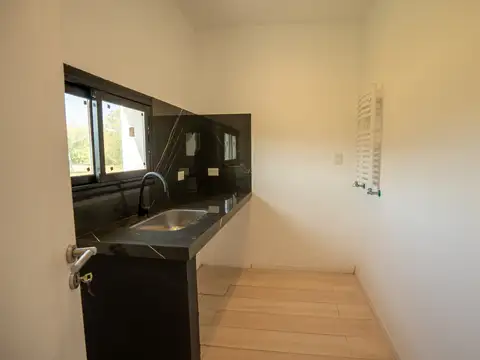 Casa en Alquiler con 2 cocheras